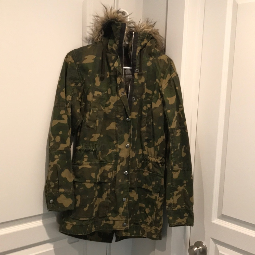 Camo gap coat w/ removable faux fur vest